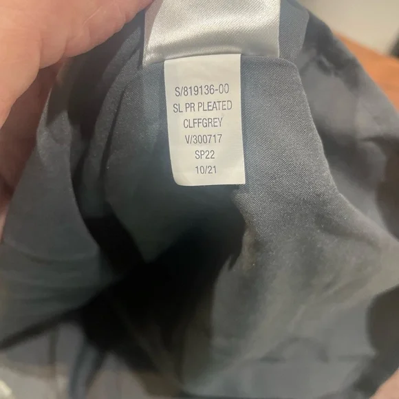 BANANA REPUBLIC XL blouse. Geometric pattern in shades of gray and black. EUC - Picture 8 of 8